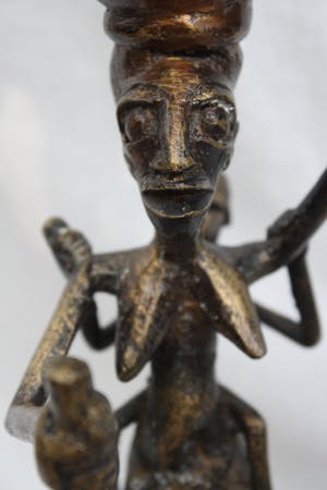 Niet of onleesbaar gesigneerd - Fraai Bronzen Afrikaanse Sculptuur Vrouw met Kind (19e eeuw) kopen? Bied vanaf 1!