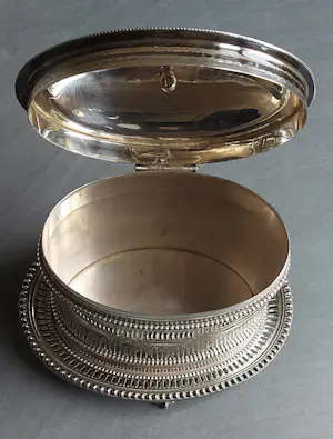 Atkin Brothers - Victoriaans zwaar verzilverde biscuit trommel ca. 1890 kopen? Bied vanaf 75!
