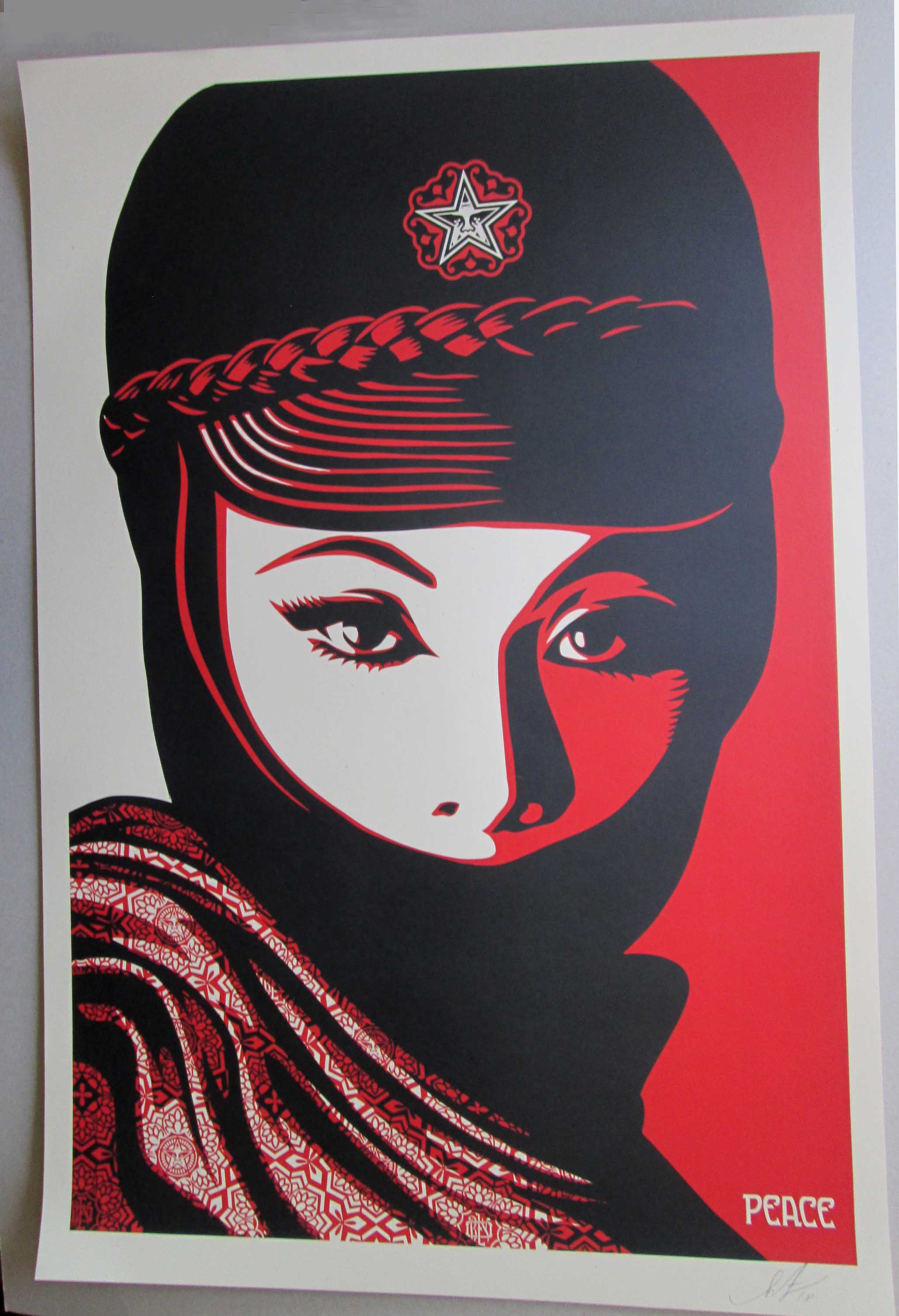 Shepard Fairey - (Obey) Mujer Fatale - offset print op speckletone paper - handgesigneerd kopen? Bied vanaf 90!