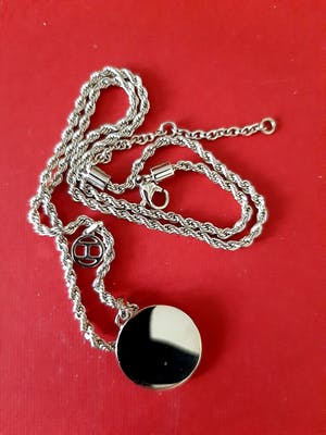 Niet of onleesbaar gesigneerd - Tommy Hilfiger ketting met hanger kopen? Bied vanaf 1!
