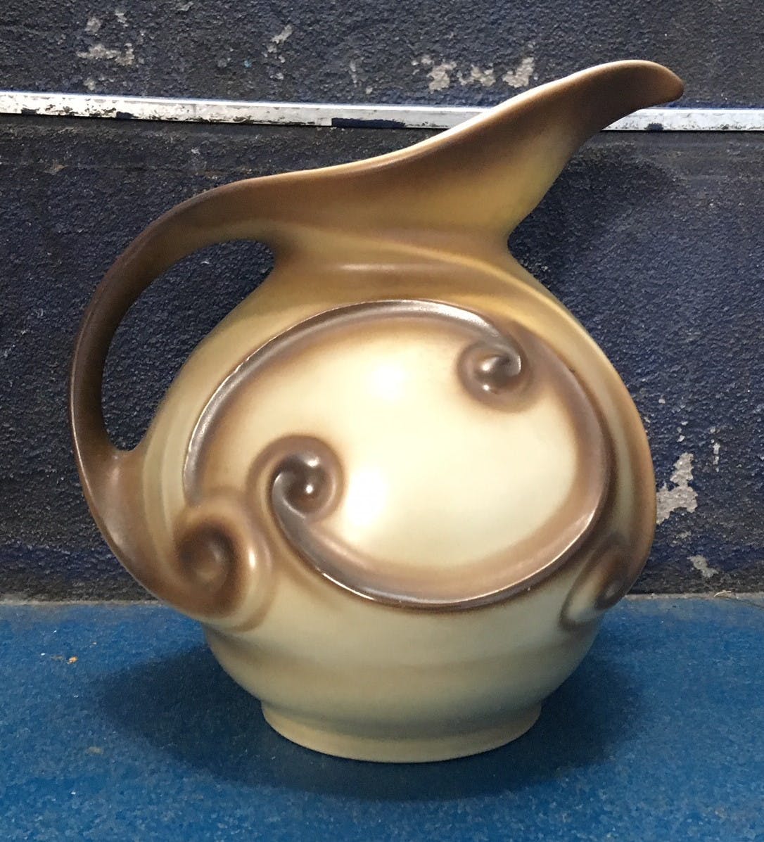 N.V. Porselein- en Tegelfabriek Mosa - Art deco knijpkan kopen? Bied vanaf 1!