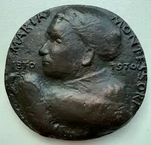 Buy Nynke Jelles-Schepers - bronzen penning | 'Maria Montessori' | 1992? Bid from 80!