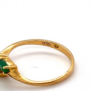 18kt gouden handgemaakte ring met diamant en smaragd maat 49,5(15,75) 1,53gr kopen? Bied vanaf 130!