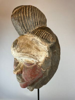 Punu - 211154 Tribal used Old African female mask from the Punu - Gabon. kopen? Bied vanaf 45!