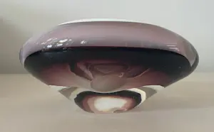 Niet of onleesbaar gesigneerd - Murano - Sommerso paars, roze en witte asbak met rode rand kopen? Bied vanaf 1!