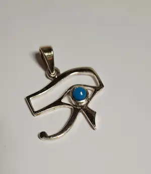 Nieuw handgemaakte zilveren hanger met het Oog van Horus kopen? Bied vanaf 45!