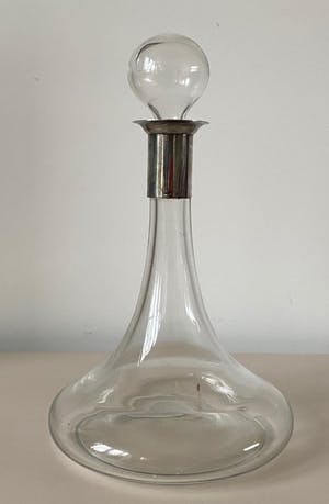 Niet of onleesbaar gesigneerd - Saint Hilaire Paris - kristallen karaf met verzilverd montuur kopen? Bied vanaf 1!