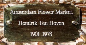 Hendrik ten Hoven - Ingelijste olieverf op paneel: Dutch flower market Amsterdam kopen? Bied vanaf 500!