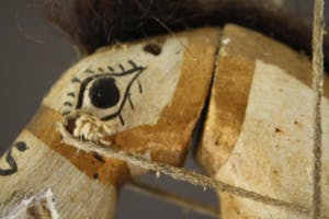 Niet of onleesbaar gesigneerd - Antiek Polychroom beschilderd marionetten paard kopen? Bied vanaf 1!