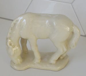 Niet of onleesbaar gesigneerd - Art deco aardewerk plastiek van een grazend paard kopen? Bied vanaf 10!