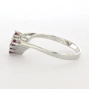 14k wit gouden ring bezet met robijn - ringmaat 17.75(56) - 1.9 gram kopen? Bied vanaf 210!
