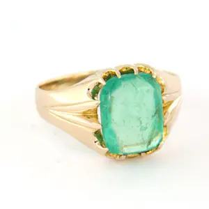 Rode ring bezet met smaragd totaal circa 2.20ct- ringmaat 18.75(59) kopen? Bied vanaf 300!