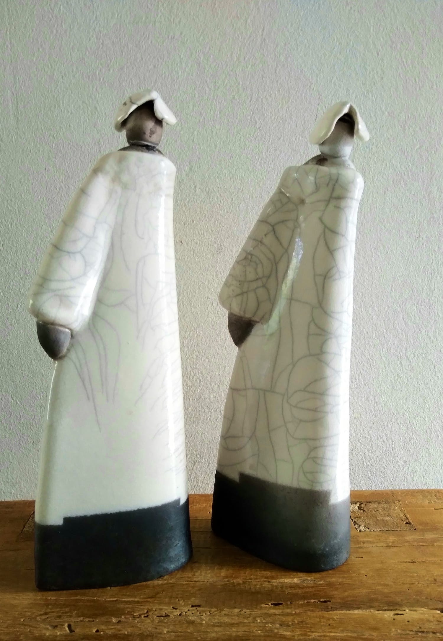 Niet of onleesbaar gesigneerd - 2 abstracte sculpturen, keramiek kopen? Bied vanaf 1!