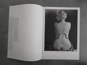 Rineke Dijkstra - en anderen - 20 Grote Fotografen - Uitgave Volkskrant 2011 - 45 x 33 x 11 cm kopen? Bied vanaf 50!