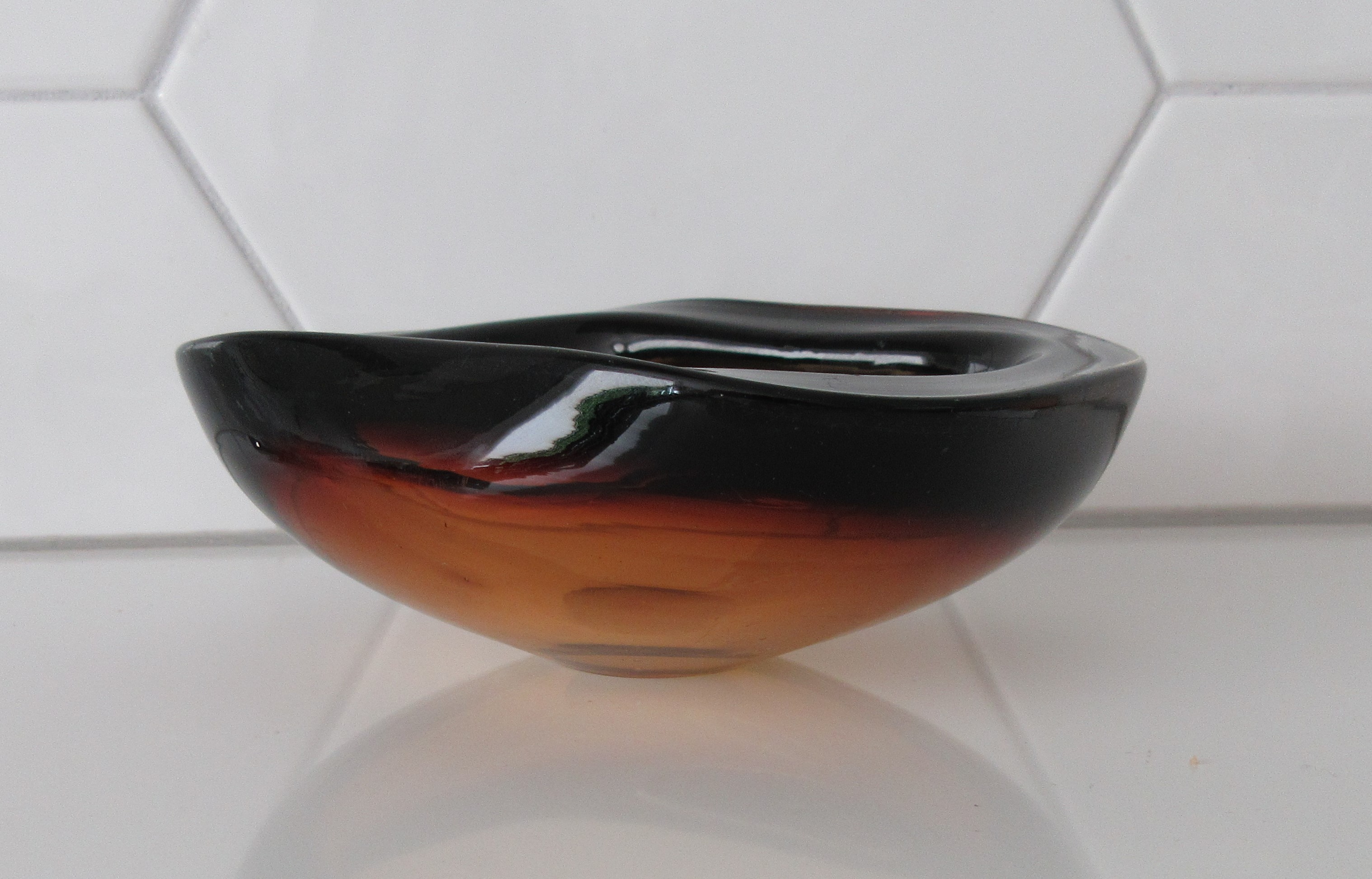 Niet of onleesbaar gesigneerd - Murano amber glazen sommerso vierkant schaaltje kopen? Bied vanaf 1!