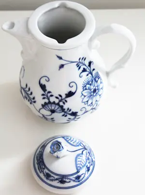 Meissen porzellan - "THUN Klösterle Form MEISSEN" Zwiebelmuster Kaffeekanne kopen? Bied vanaf 35!
