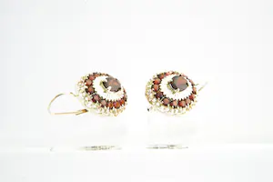 114 - Klassieke set ovalen 14 Krt geel gouden oorsieraden met rode edelstenen kopen? Bied vanaf 240!