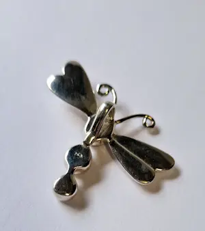 Zilveren vlinder met facet geslepen aquamarijn , maansteen , amethist kopen? Bied vanaf 40!