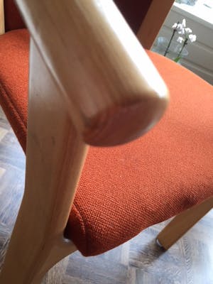 Magnus Olesen - Denemarken: Vier beukenhouten stoelen brique zitting en rugleuning kopen? Bied vanaf 150!