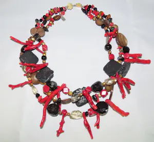 Ketting van koraal, parels, git, rookkwarts, agaath en lavasteen kopen? Bied vanaf 400!