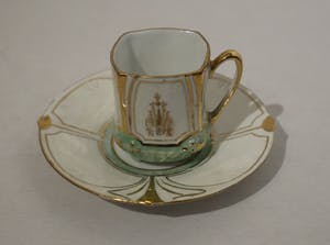 Niet of onleesbaar gesigneerd - jugendstil kop en schotel kopen? Bied vanaf 10!