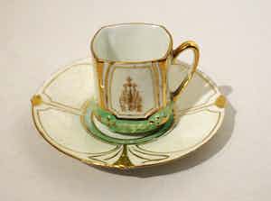 Niet of onleesbaar gesigneerd - jugendstil kop en schotel verkocht voor € 10!