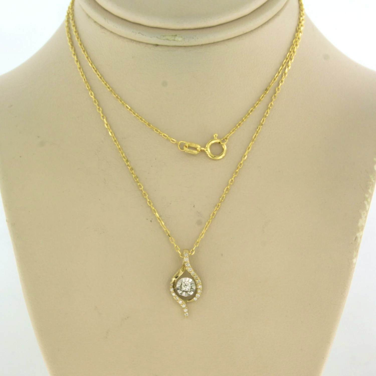 14k gouden collier en hanger met briljant geslepen diamant tot. 0.11ct kopen? Bied vanaf 210!