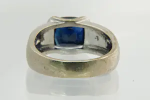 69  - 14 karaat wit gouden ring met diamant - midden steen saffier (ca 3.80 crt) kopen? Bied vanaf 450!