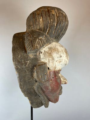 Punu - 211154 Tribal used Old African female mask from the Punu - Gabon. kopen? Bied vanaf 45!