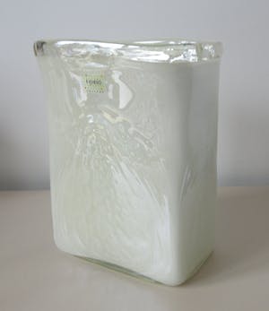 Fidrio - Witte hand geblazen glazen vaas voorzien van parelmoer glazuur kopen? Bied vanaf 30!