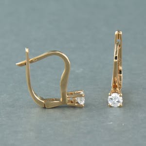 18k gouden solitair oorhangers bezet met briljant geslepen diamant tot. 0,18ct kopen? Bied vanaf 280!