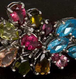 Vintage oorhangers met 36 gefacetteerde toermalijnen en topazen kopen? Bied vanaf 230!