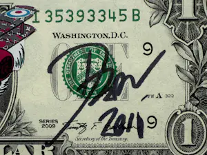 Death NYC - Collage op Amerikaanse Dollar | 'Snoopy flying his Louis Vuitton Ace' | 2012 kopen? Bied vanaf 100!