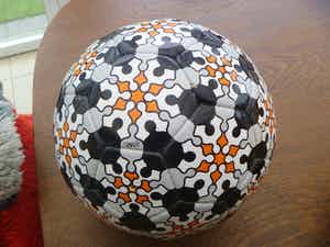 Bob van Persie voor Aguri - de ‘Persiebal’ (gelimiteerde oplage) verkocht voor € 30!