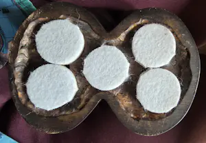 Eja Siepman van den Berg - Torsje, 2021 - Brons - gesigneerd, genummerd en gedateerd -plus boek kopen? Bied vanaf 5200!