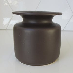 Floris Meydam - Matbruin platelen vaasje - Flora Hardenberg kopen? Bied vanaf 1!