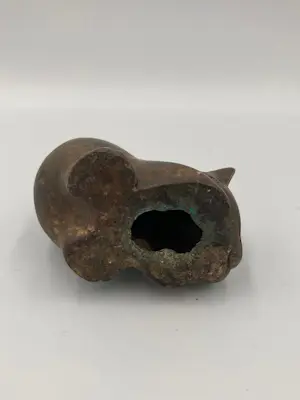 Brons (Onbekend) - Spelend katje kopen? Bied vanaf 50!