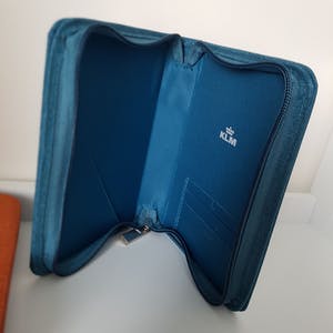 Jan Taminiau - Twee (2) stuks KLM toilettasjes, Limited Edition kopen? Bied vanaf 15!