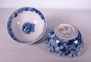 Koninklijke Tichelaar Makkum - Makkum aardewerk, twee kastkommen kopen? Bied vanaf 40!