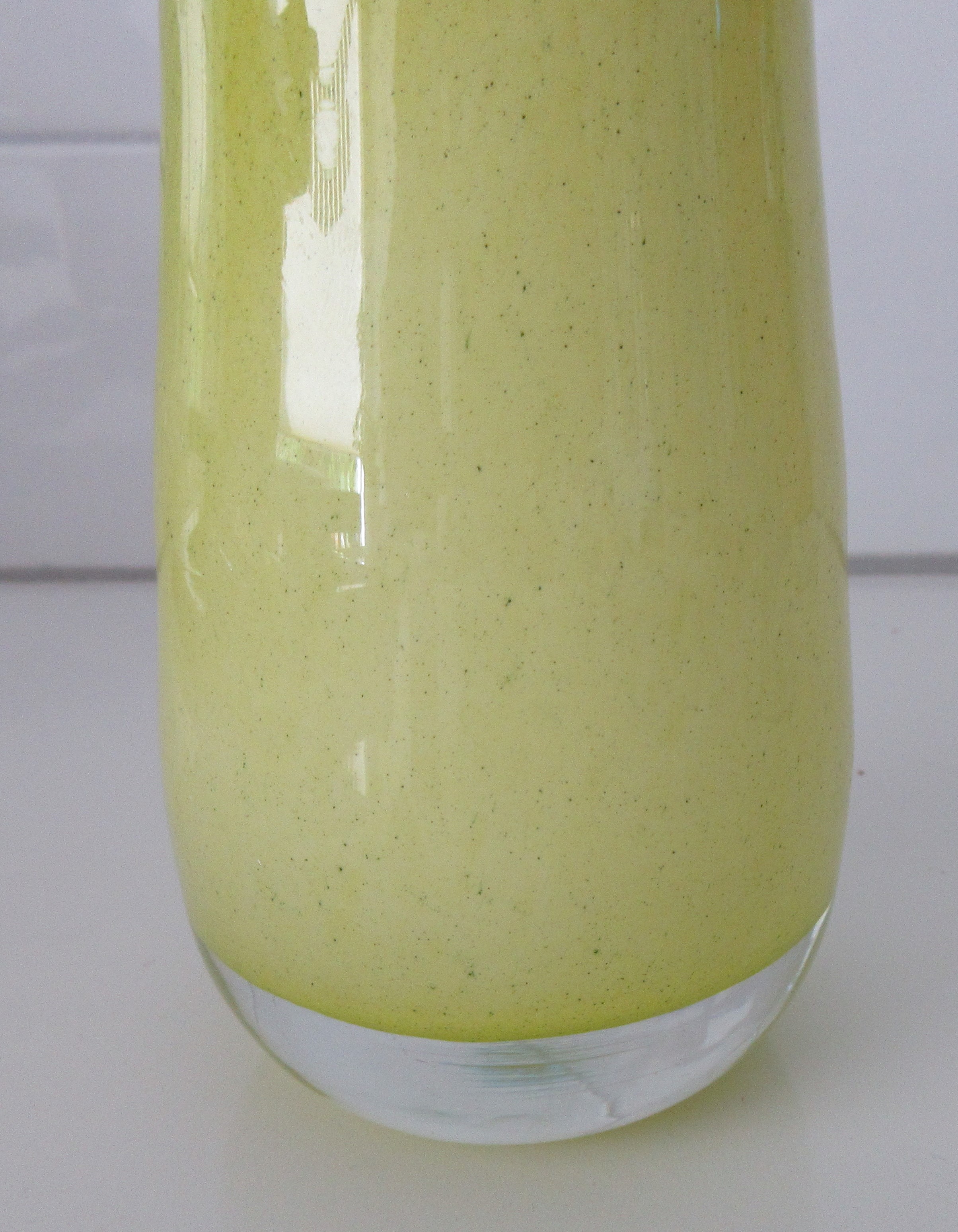 Niet of onleesbaar gesigneerd - Cased hand geblazen citrusgeel glazen vaasje kopen? Bied vanaf 1!