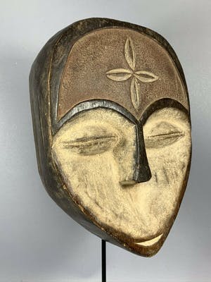 Kwele - 200605- Tribal used African Mask from the Kwele - Gabon. kopen? Bied vanaf 35!