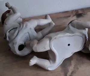 Niet of onleesbaar gesigneerd - Originele nostalgische keramische tweeling baby beeldjes (jaren 40) kopen? Bied vanaf 1!