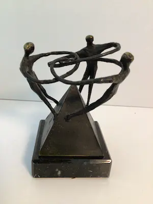 Corry Ammerlaan - Sculptuur “ Verbondenheid “ zeldzaam kopen? Bied vanaf 1!