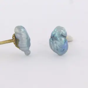 Gele oorknoppen (BWG) met blauwe baroque parels kopen? Bied vanaf 40!