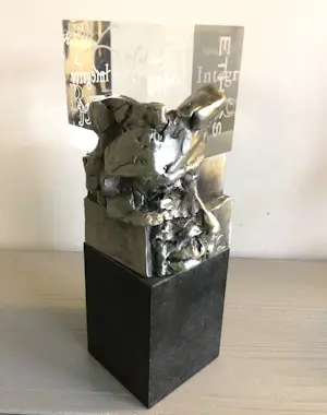 Buy Ad Haring - Sculptuur / Afstudeer plaat Erasmus Universiteit ..? Bid from 90!