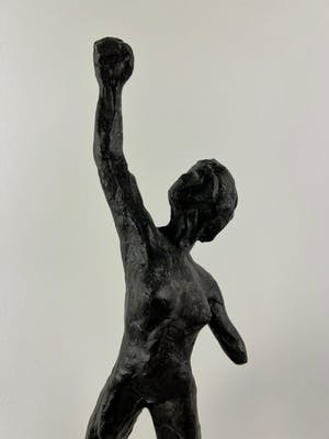 Niet of onleesbaar gesigneerd - Abstracte voorstelling van een vrouw in brons kopen? Bied vanaf 1!
