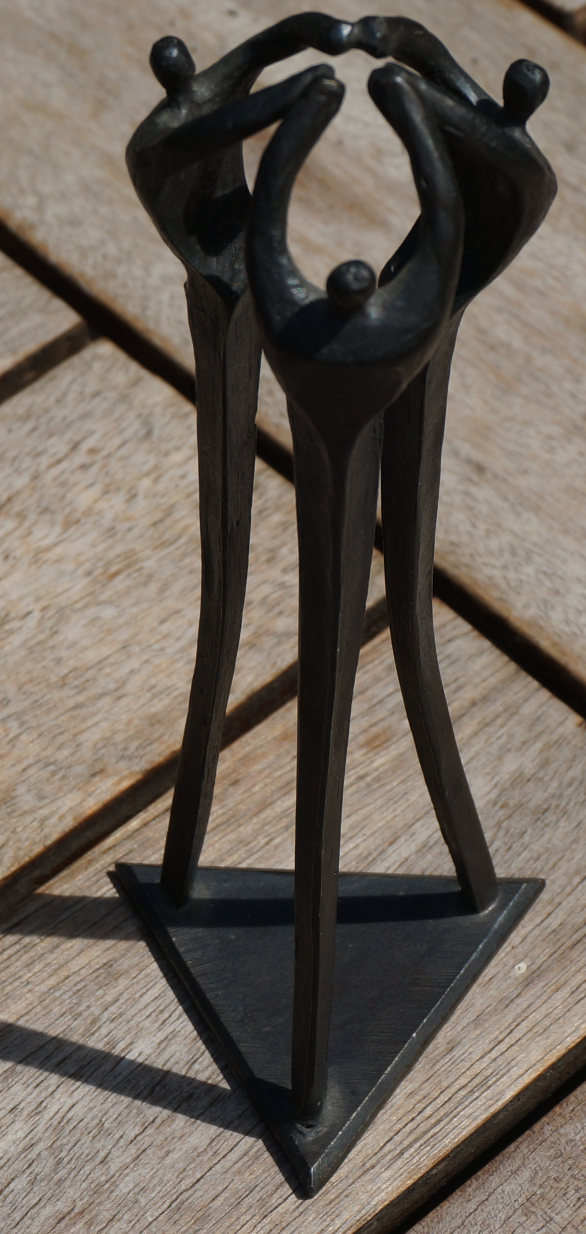 Niet of onleesbaar gesigneerd - Mensen vieren samen kopen? Bied vanaf 1!