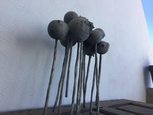 Willy Ceysens - Sculptuur ronde betonnen bollen kopen? Bied vanaf 100!
