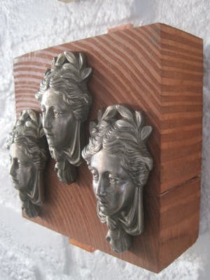 Brons (Onbekend) - De drie Gratiën. kopen? Bied vanaf 30!