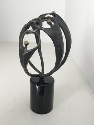 Corry Ammerlaan - Bronzen sculptuur “ De handen ineen “ kopen? Bied vanaf 35!